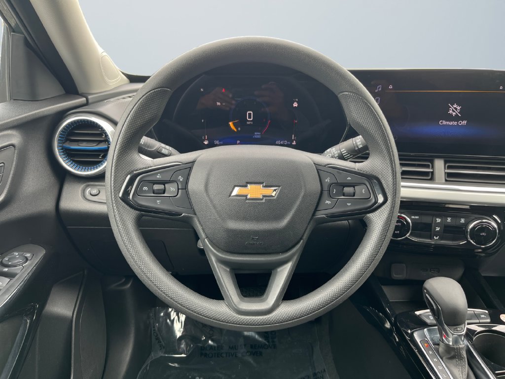 Used 2025 Chevrolet Trax LT FWD image 12