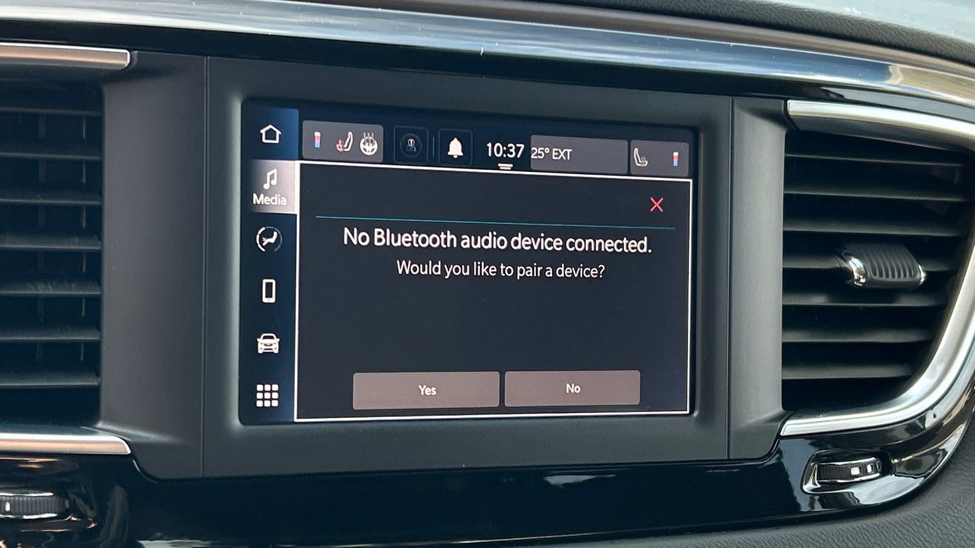 Used 2023 Chrysler Voyager LX image 38