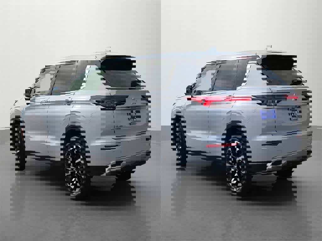 Used 2023 Mitsubishi Outlander SE image 4