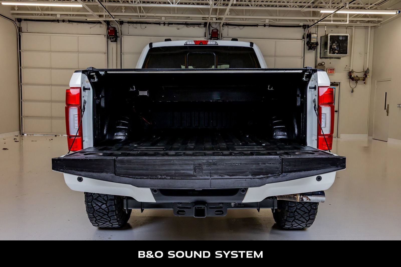 Used 2022 Ford F250 Platinum w/ FX4 Off-Road Package AWD/4WD image 8
