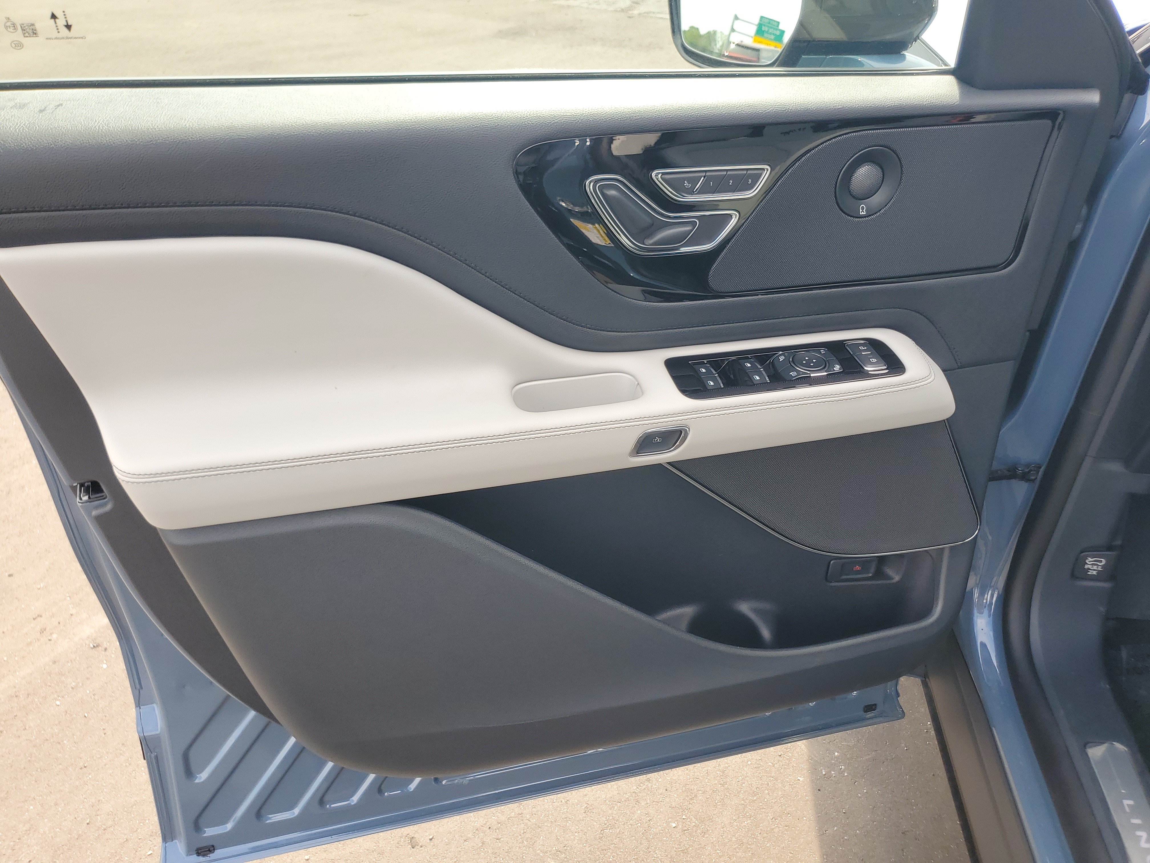 New 2027 Lincoln Aviator Reserve AWD/4WD image 8
