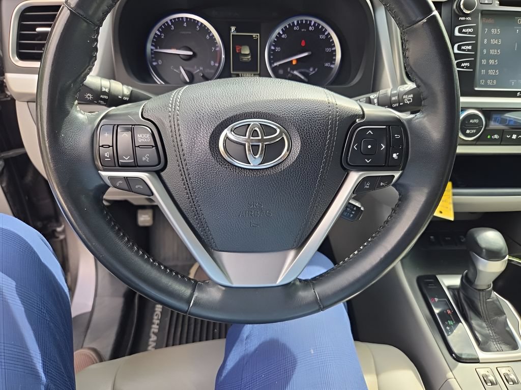 Used 2019 Toyota Highlander XLE w/ Carpet Mat Package (TMS) AWD/4WD image 21