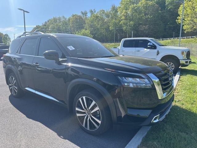 Used 2025 Nissan Pathfinder Platinum w/ Cargo Package image 12