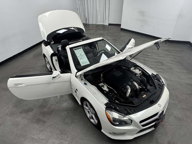 Used 2016 Mercedes-Benz SL 550 w/ Driver Assistance Package image 21