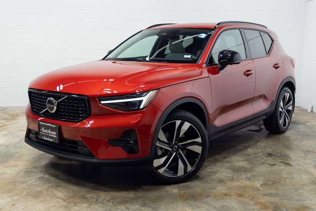 Used 2024 Volvo XC40 B5 Ultimate w/ Protection Package Premier image 8