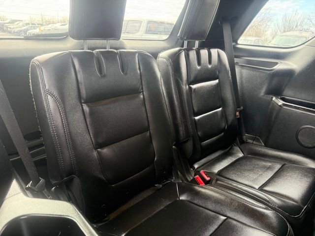 Used 2017 Ford Explorer XLT w/ Equipment Group 202A image 9