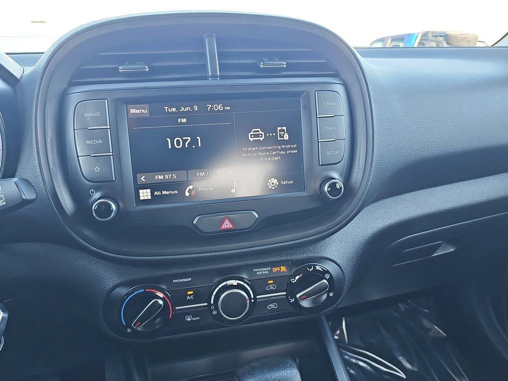 Used 2024 Kia Soul LX w/ Option Group 015 FWD image 19