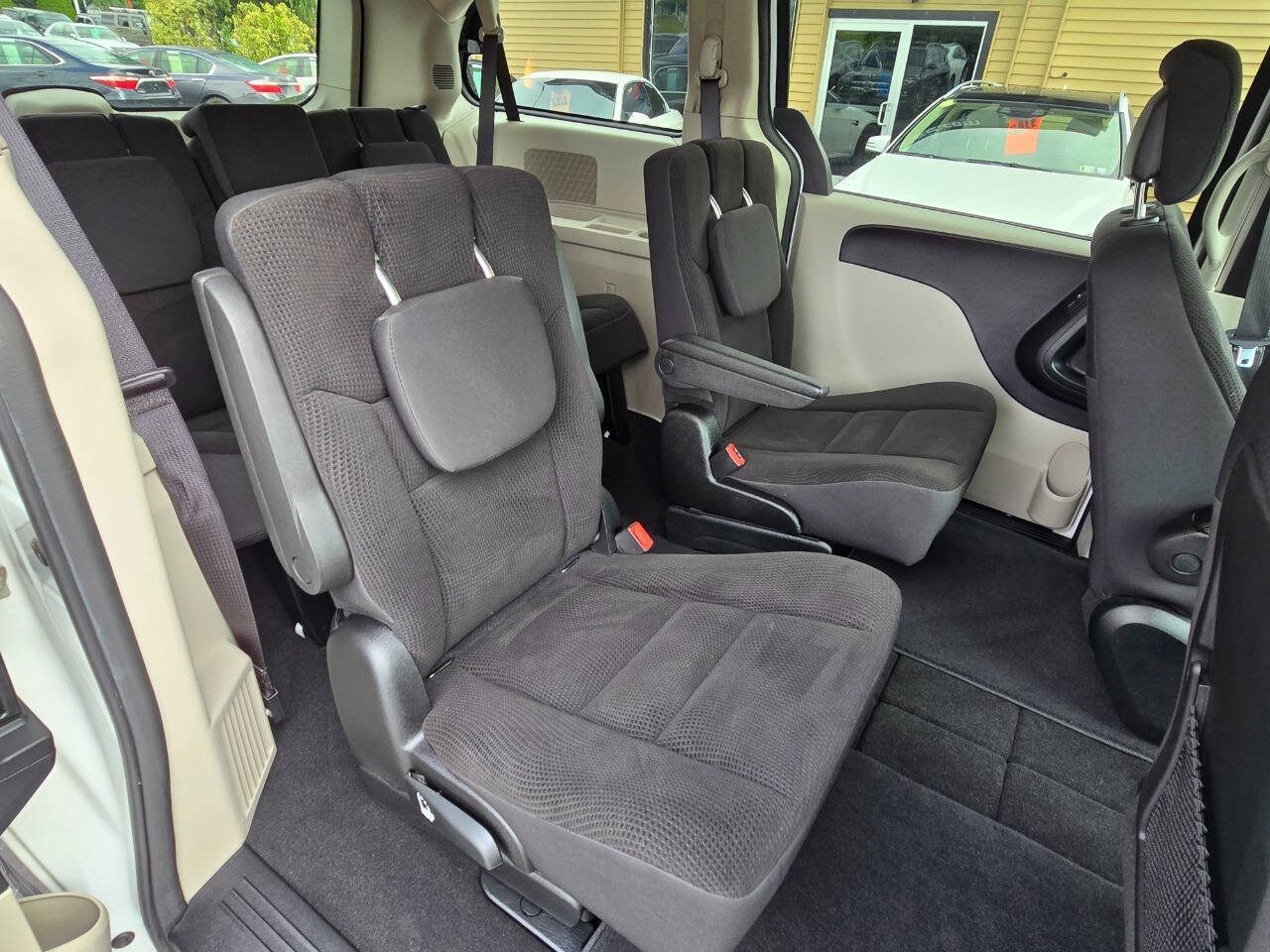 Used 2018 Dodge Grand Caravan SE w/ UConnect Hands-Free Group FWD image 25