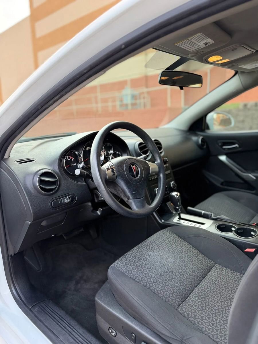 Used 2010 Pontiac G6 Sedan 4D image 15