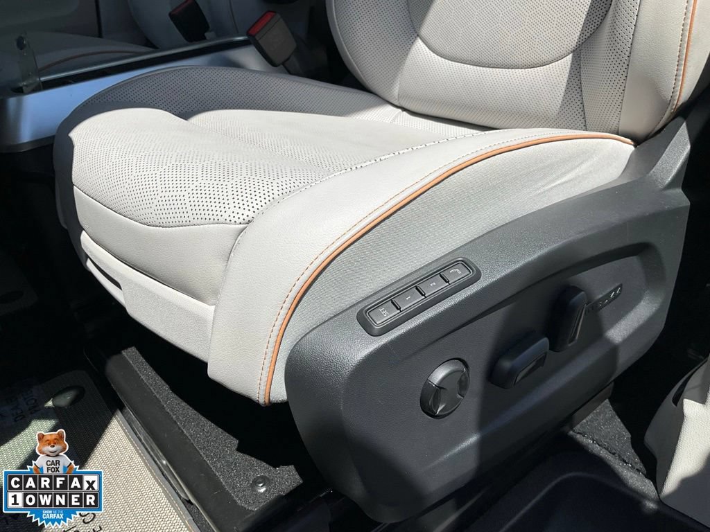 Used 2025 Volkswagen ID. Buzz 1st Edition AWD/4WD image 15