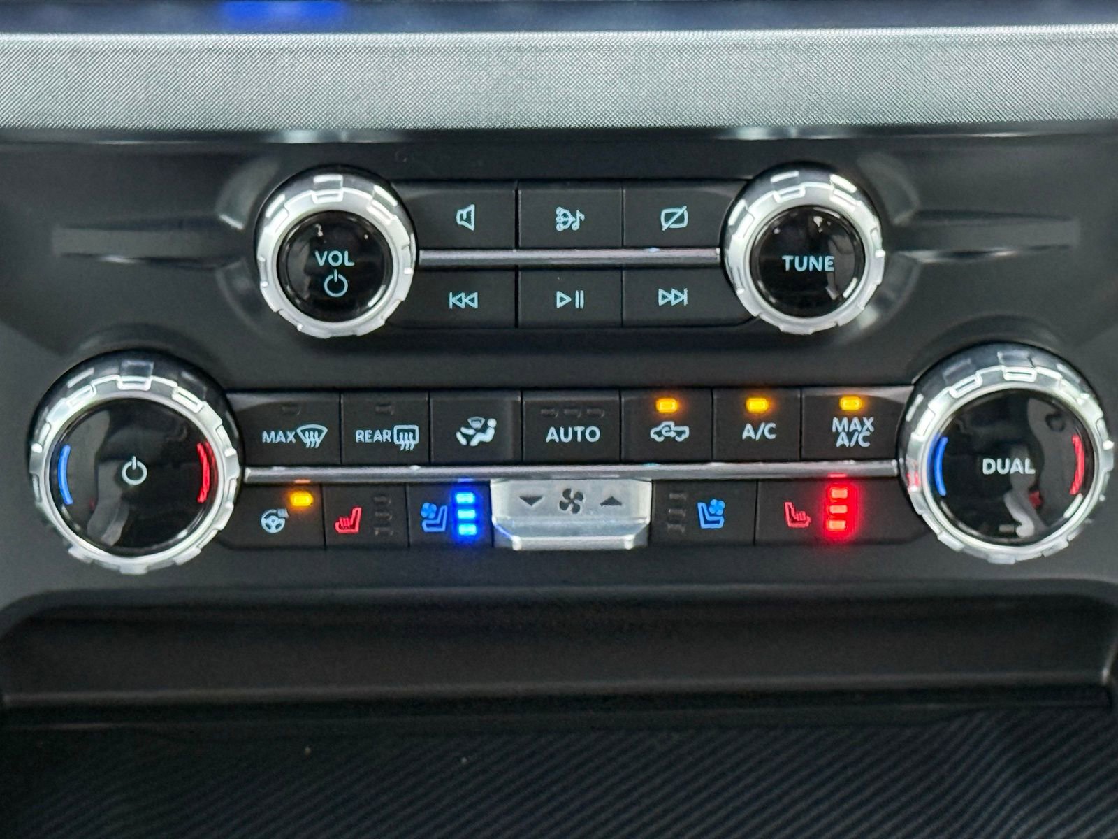 Used 2023 Ford F450 Limited w/ FX4 Off-Road Package image 26