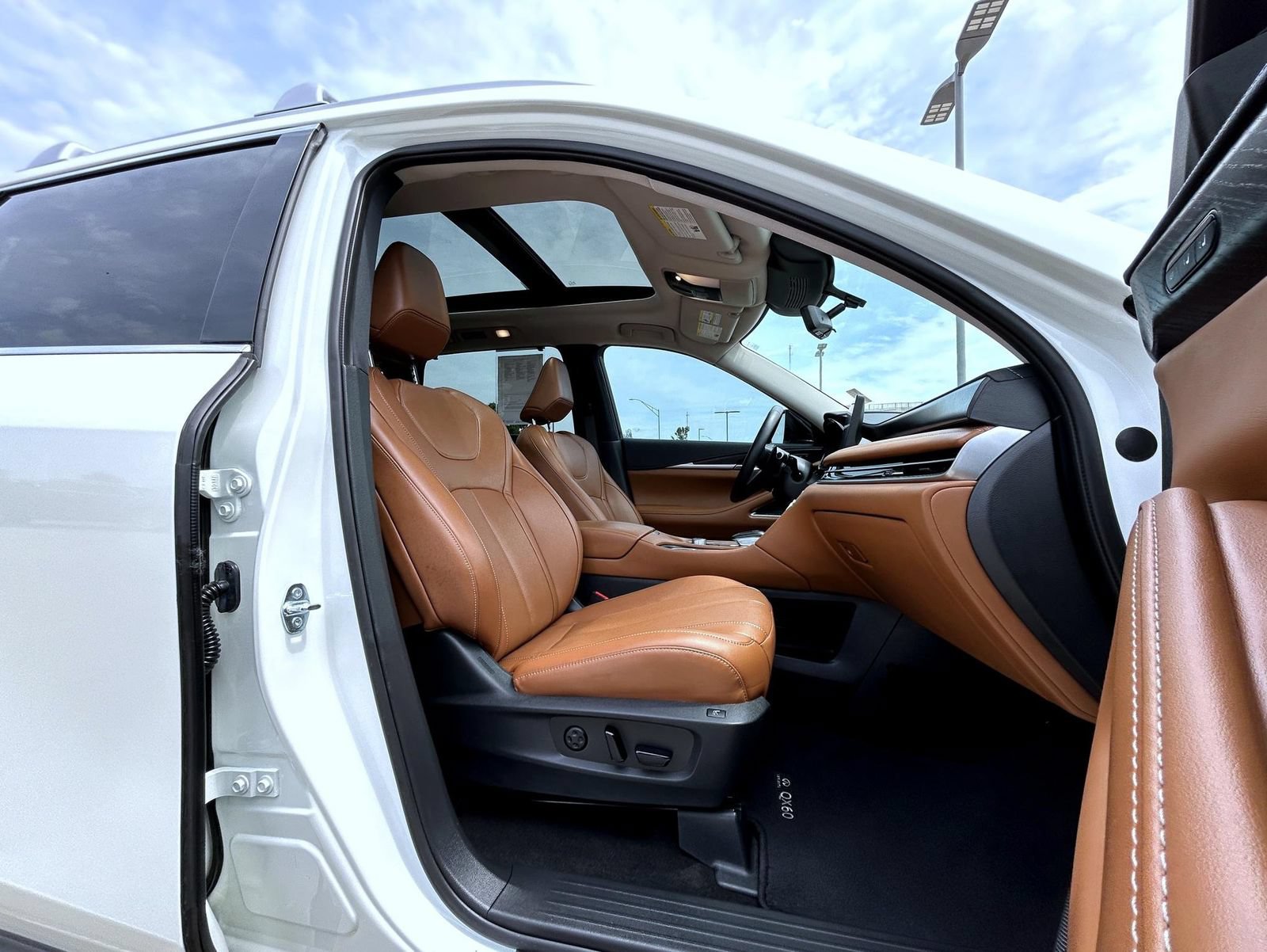 Certified 2023 INFINITI QX60 Sensory w/ Vision Package AWD/4WD image 15