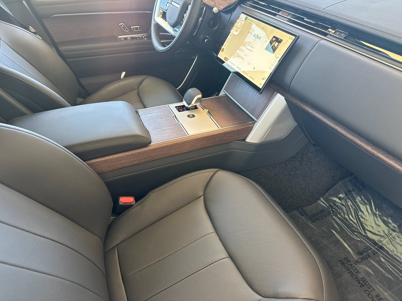 Used 2025 Land Rover Range Rover SE AWD/4WD image 16