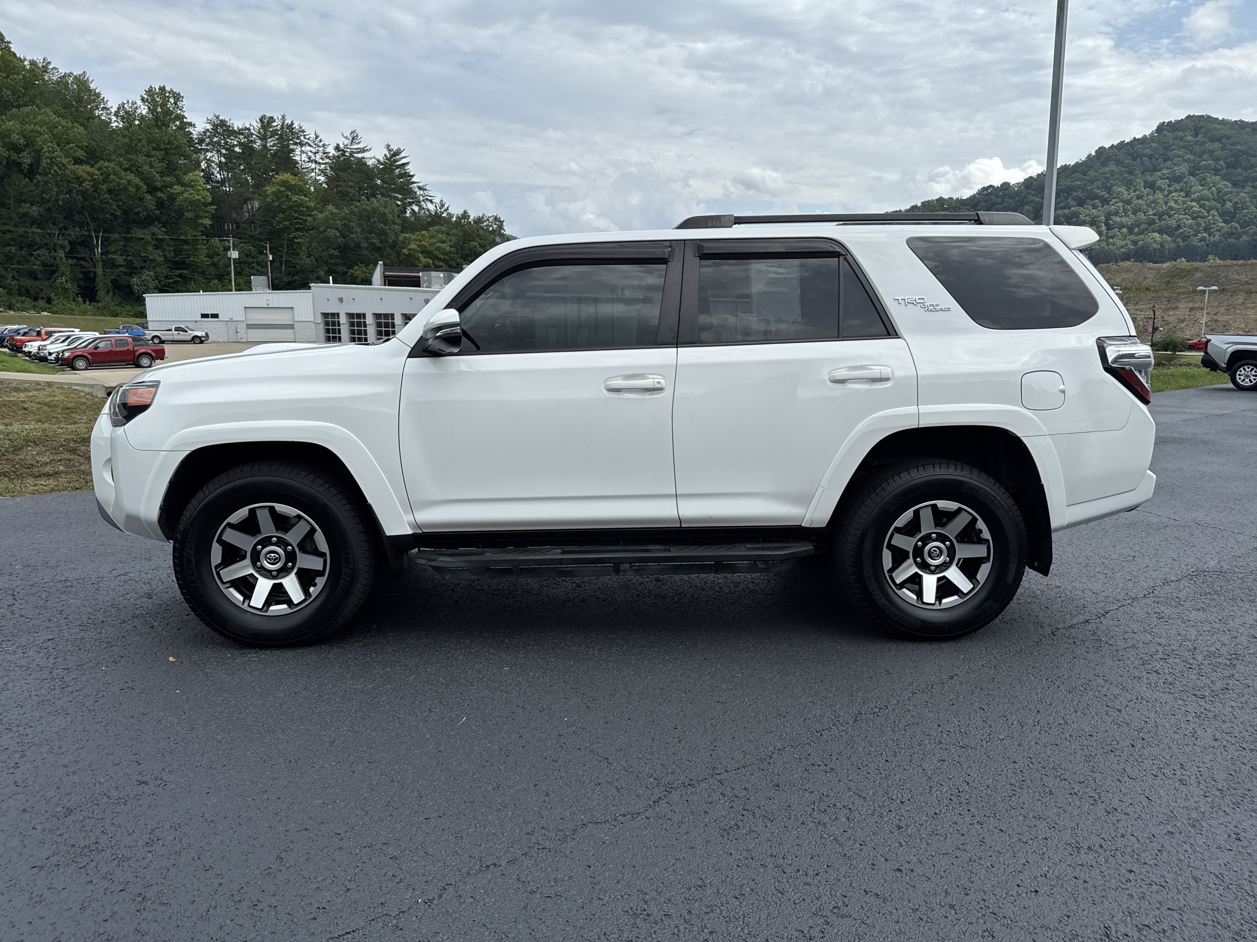Used 2020 Toyota 4Runner TRD Off-Road Premium w/ Moonroof Package AWD/4WD image 4