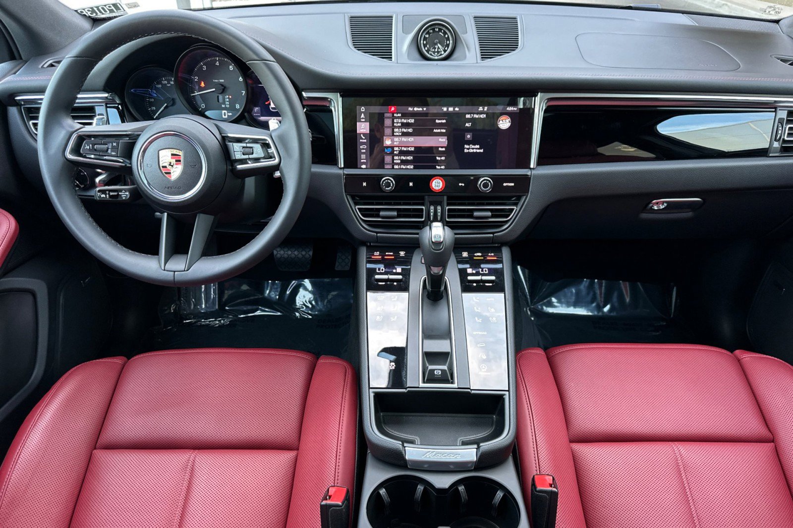 Used 2025 Porsche Macan image 6