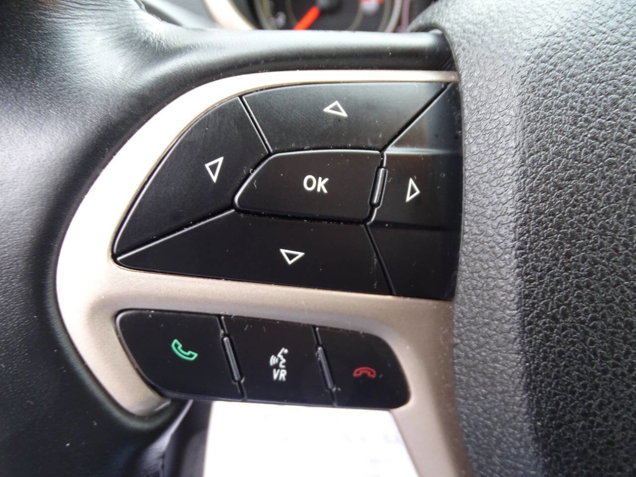 Used 2018 Jeep Cherokee Latitude w/ Quick Order Package 26T image 14