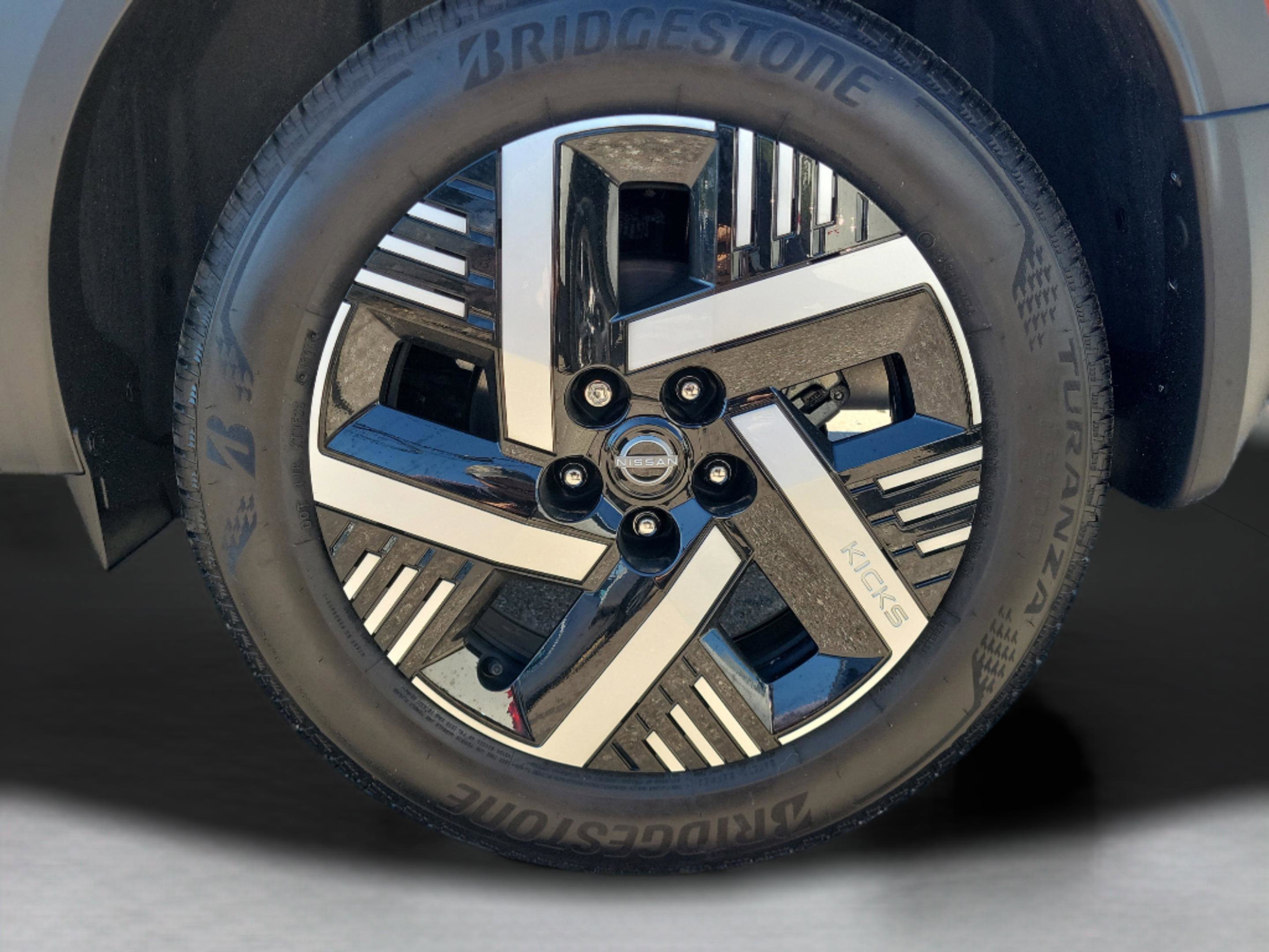 Certified 2025 Nissan Kicks SV image 7