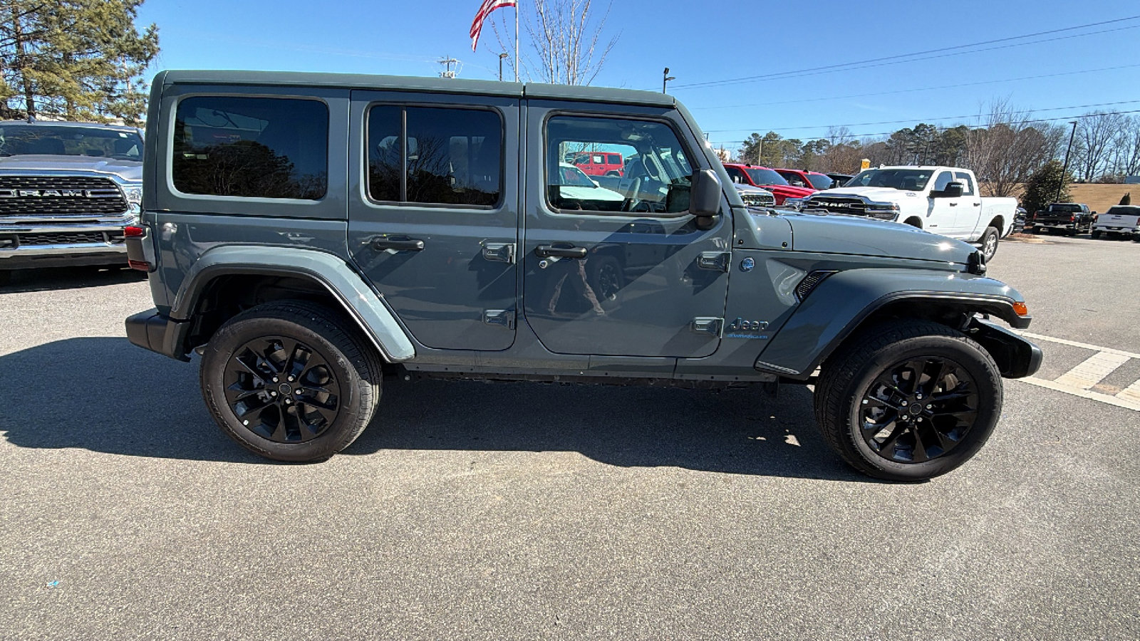 Used 2025 Jeep Wrangler Sahara w/ Safety Group image 7