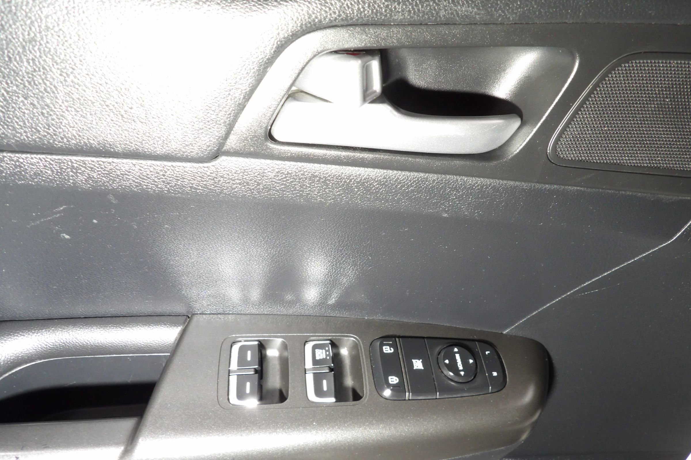 Used 2022 Kia Sportage LX image 7