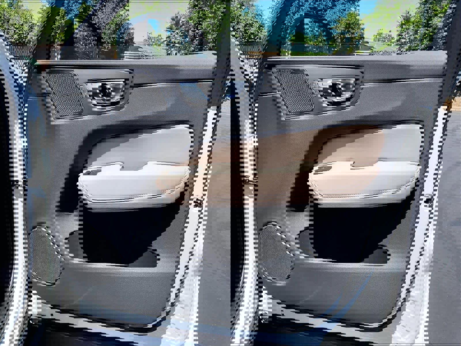 New 2026 Volvo XC60 T8 Plus w/ Protection Package Premier AWD/4WD image 29