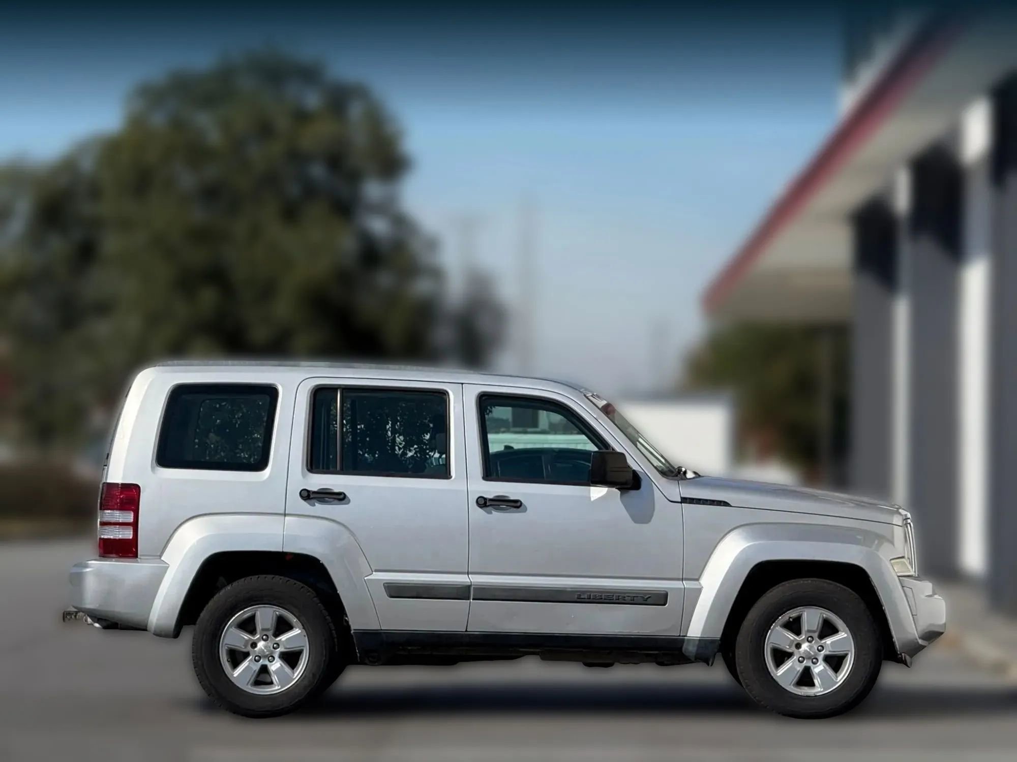 Used 2011 Jeep Liberty Sport image 7