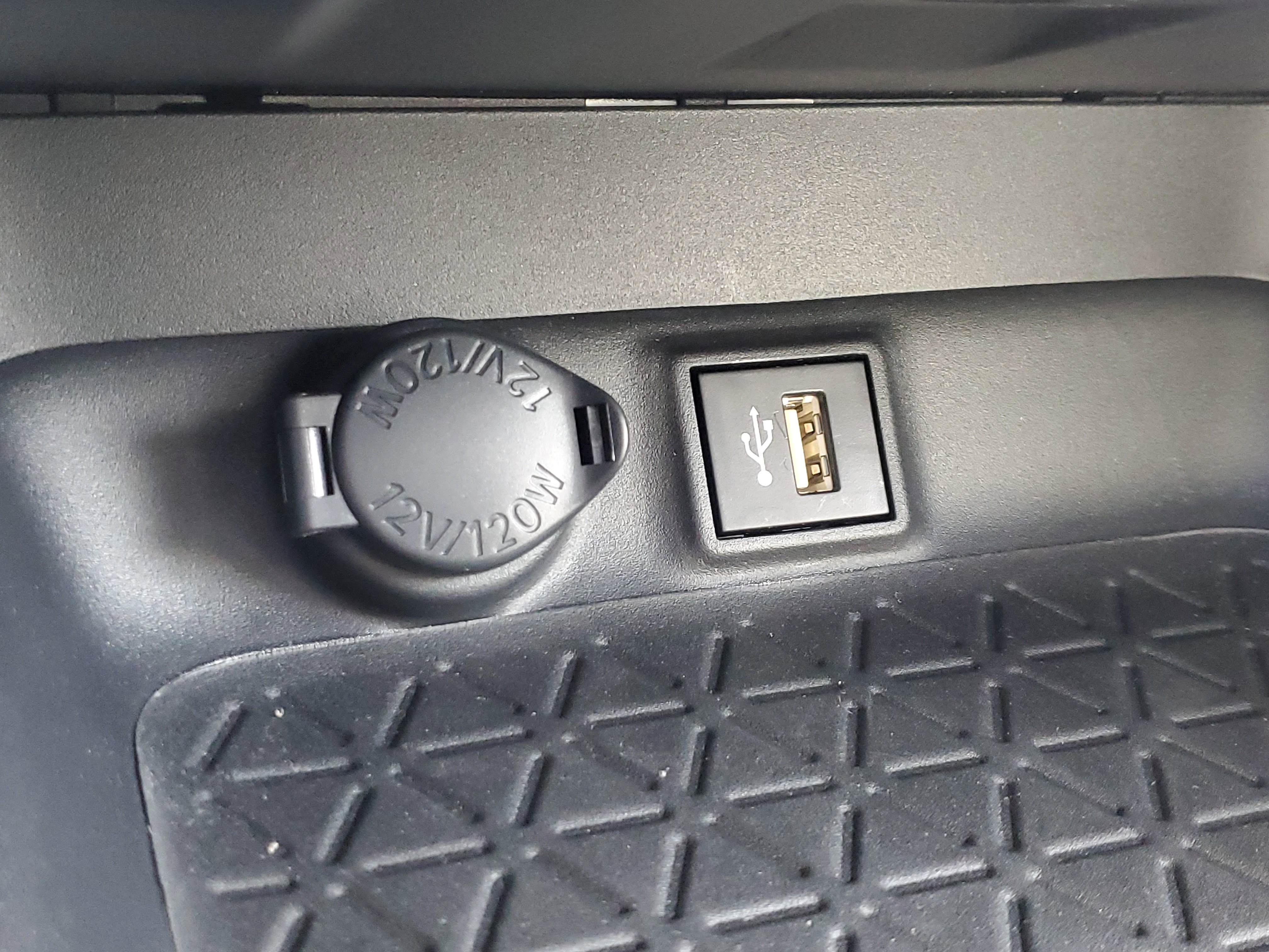 Used 2024 Toyota RAV4 XLE Premium image 22