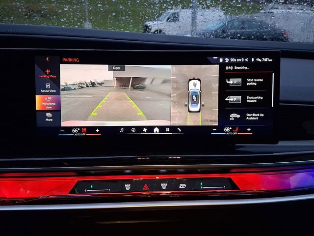 Used 2025 BMW 740i xDrive AWD/4WD image 21
