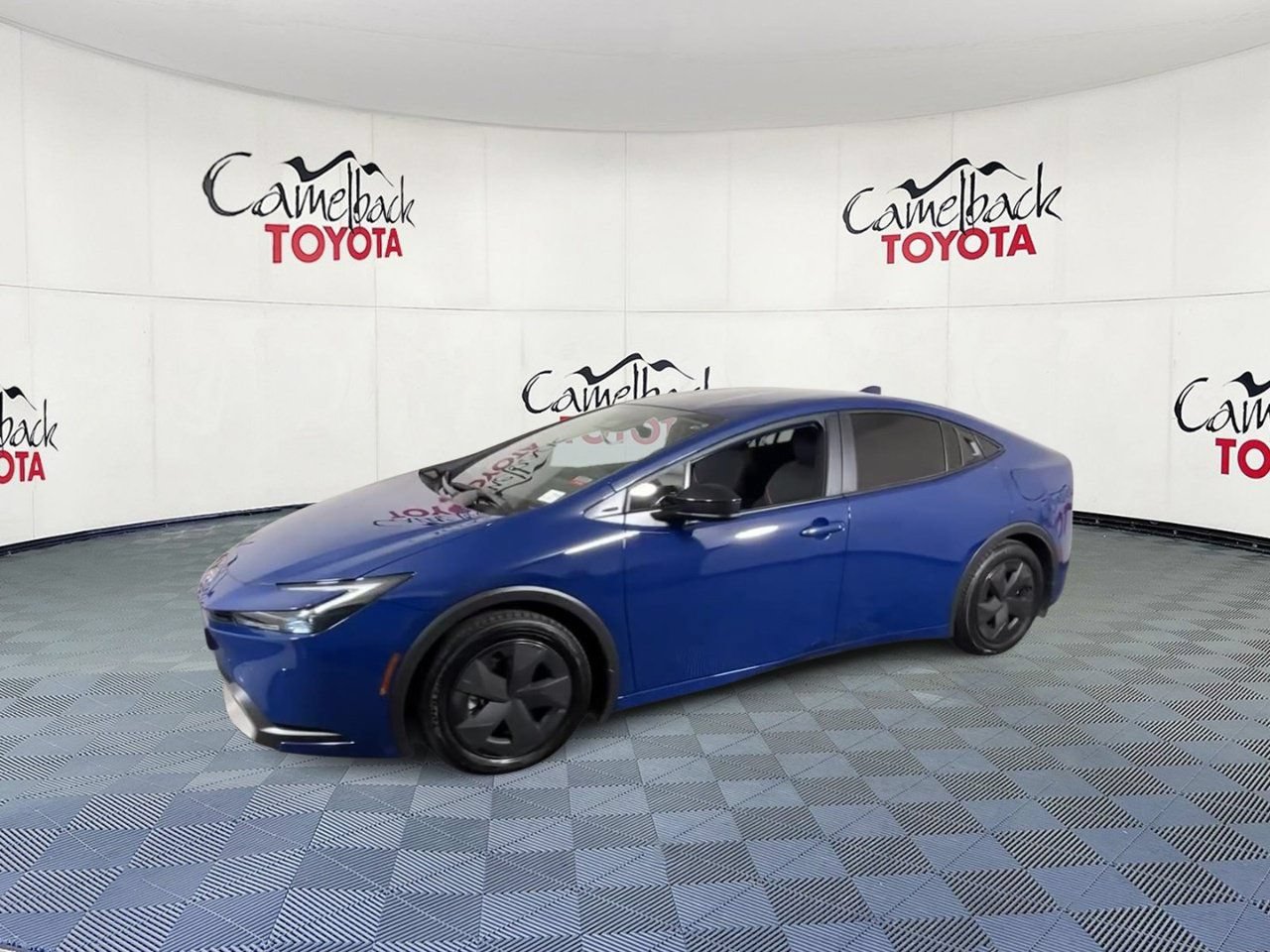 Used 2025 Toyota Prius Plug-In Hybrid FWD image 7