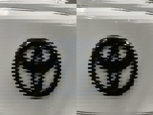 Used 2025 Toyota Camry SE image 30