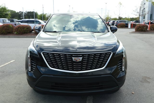 Used 2022 Cadillac XT4 Luxury w/ Cold Weather Package FWD image 2