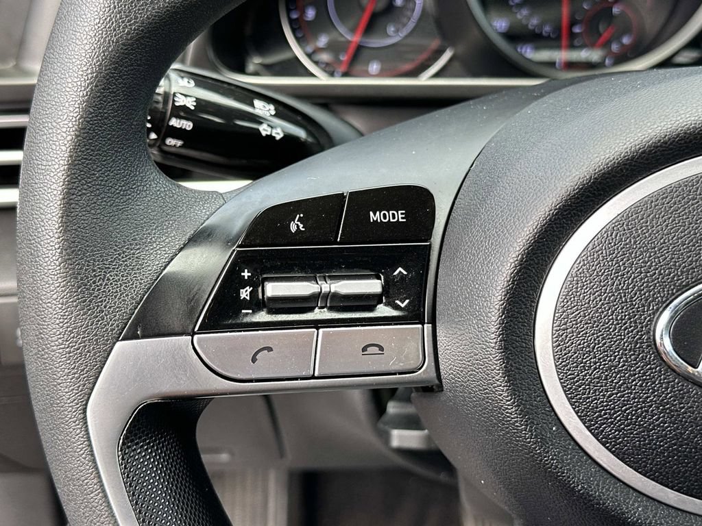 Used 2023 Hyundai Elantra SE FWD image 19