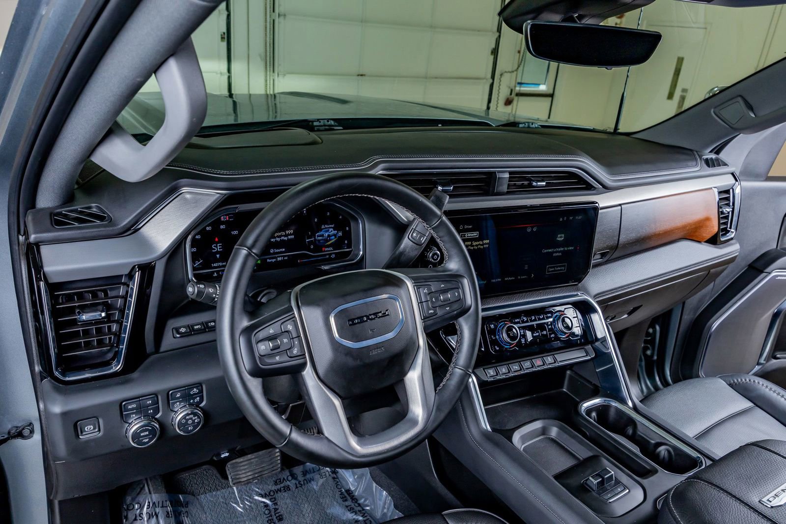 Used 2024 GMC Sierra 3500 Denali w/ Denali Reserve Package AWD/4WD image 17