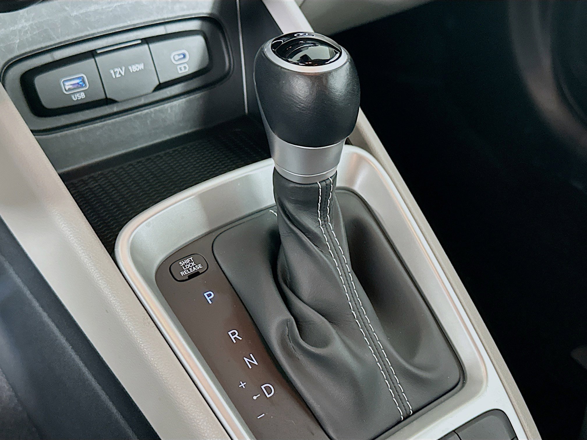 Used 2024 Hyundai Venue SEL image 24