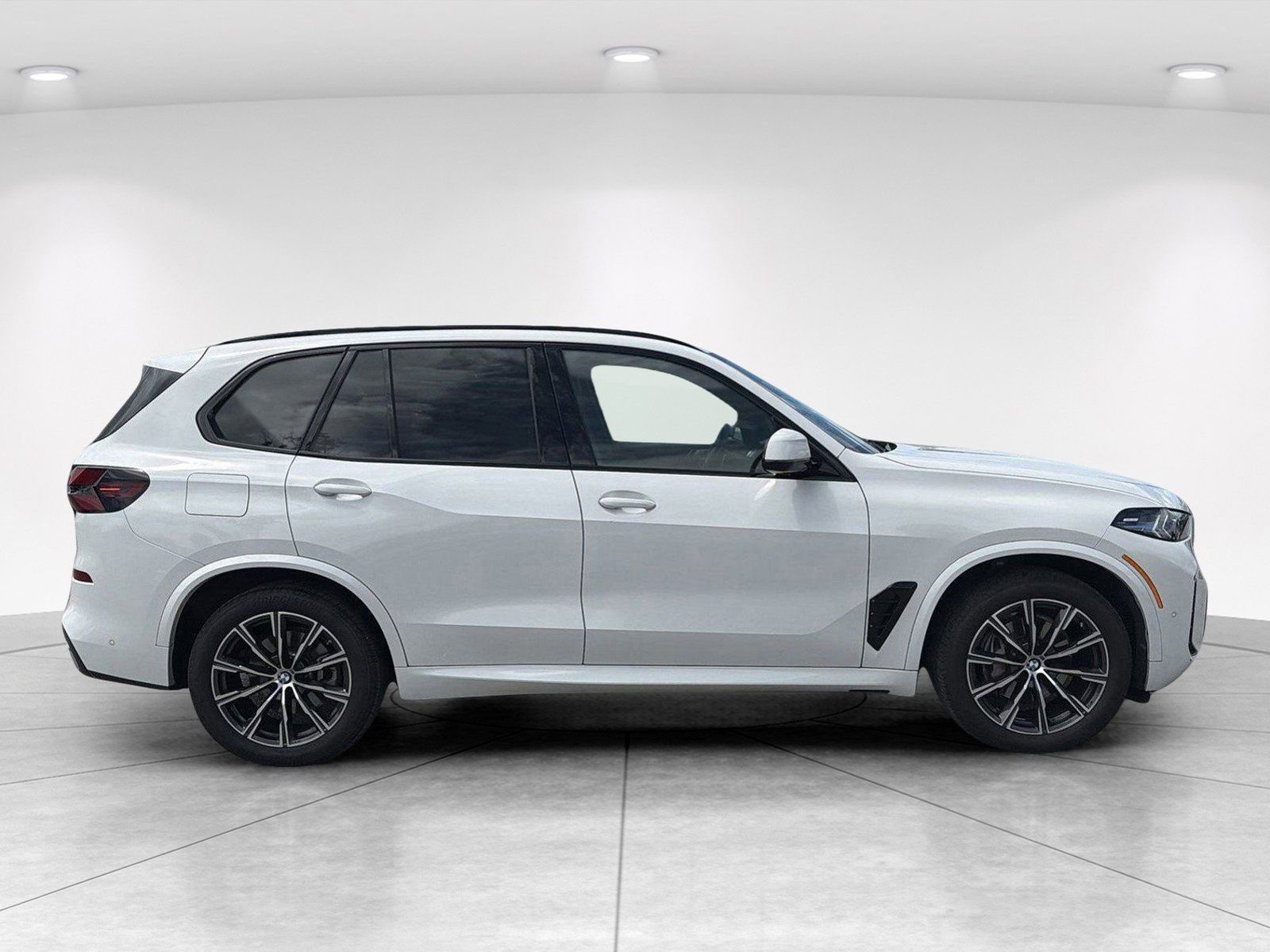 Certified 2025 BMW X5 xDrive40i AWD/4WD image 3