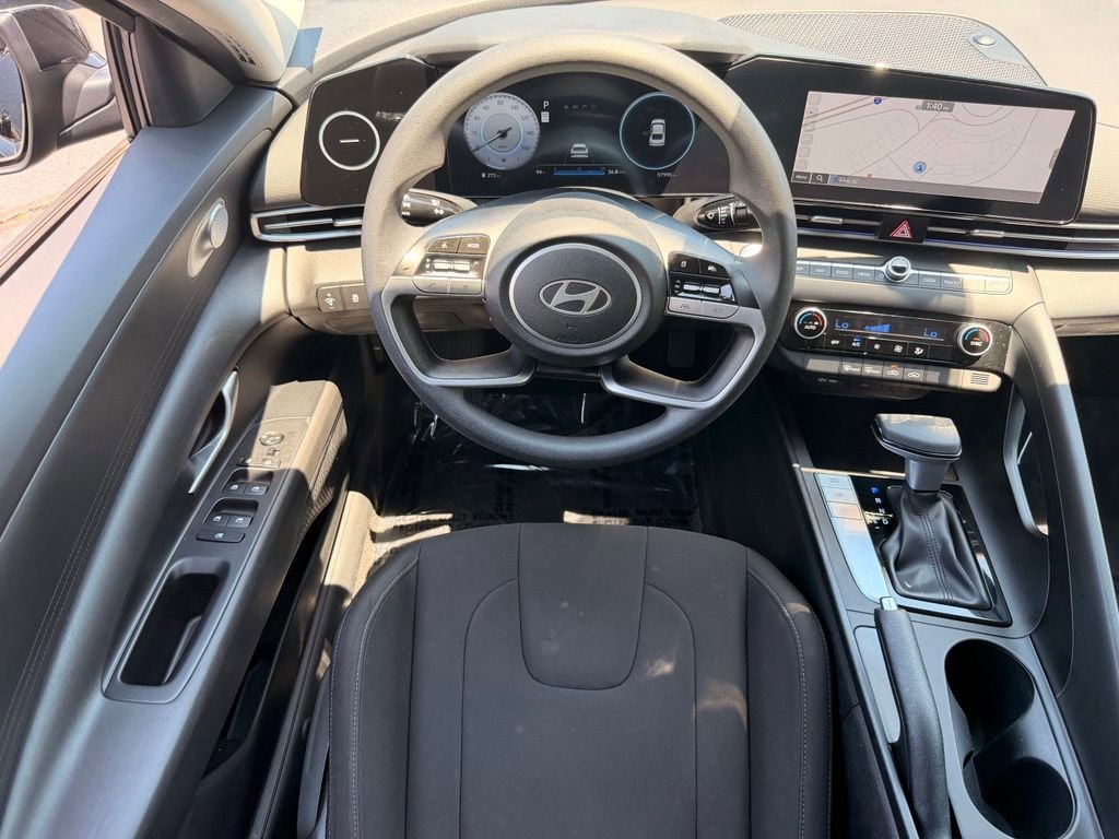 Used 2024 Hyundai Elantra SEL FWD image 12