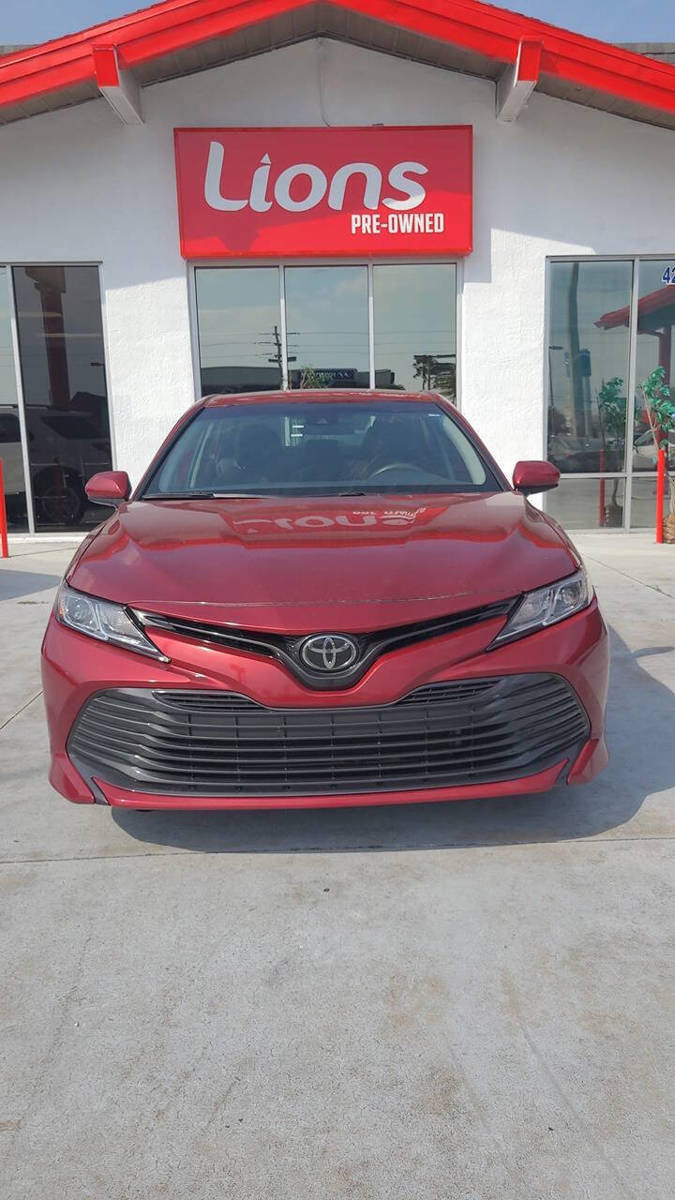 Used 2020 Toyota Camry LE FWD image 1