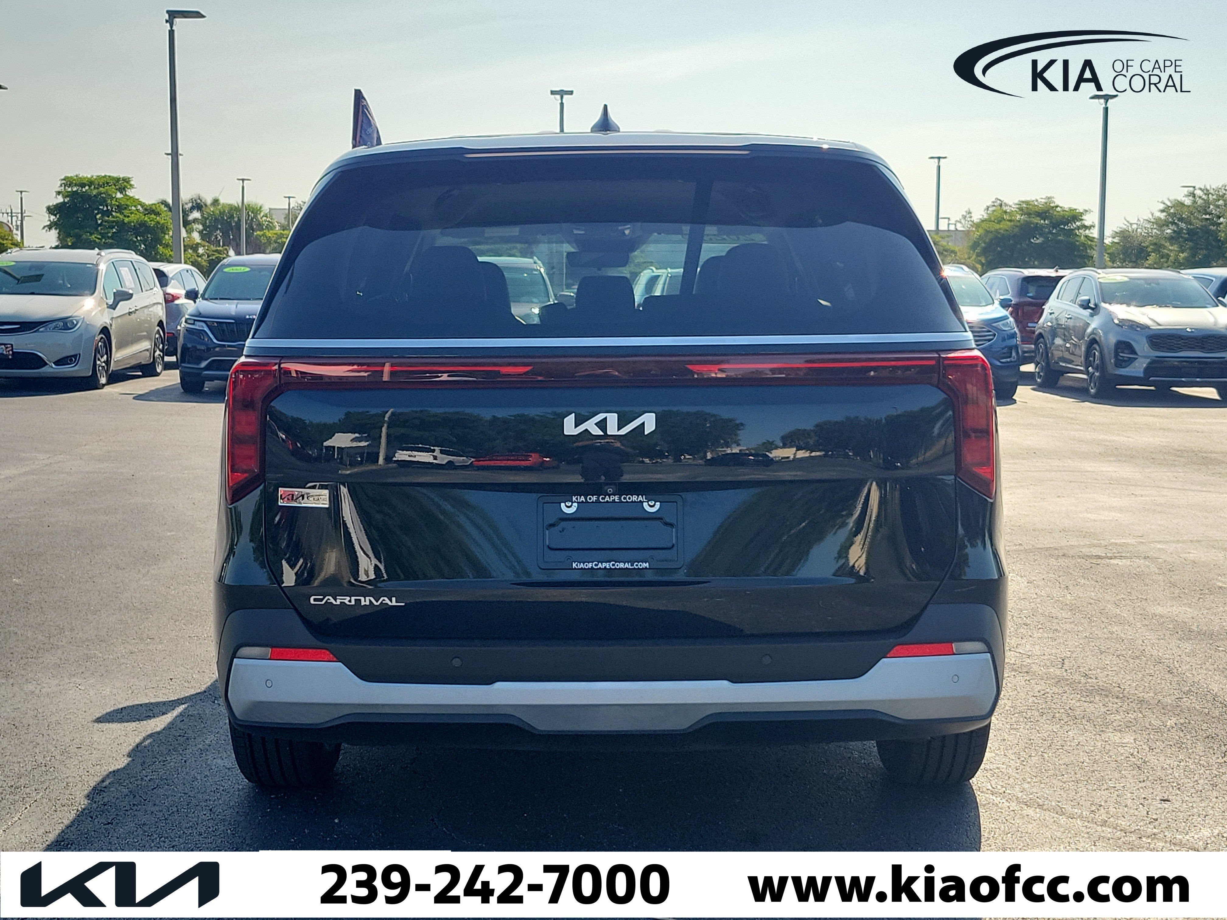 Certified 2025 Kia Carnival FWD image 5