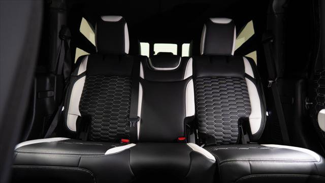 Used 2025 Jeep Gladiator Sport image 25