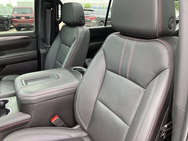 Used 2024 Chevrolet Suburban RST w/ Luxury Package AWD/4WD image 13
