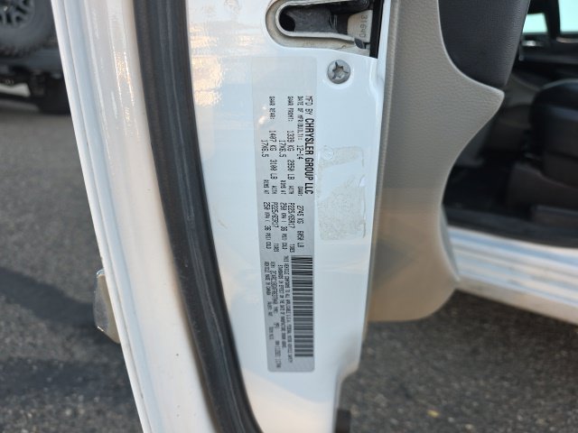 Used 2015 Chrysler Town & Country Touring FWD image 19