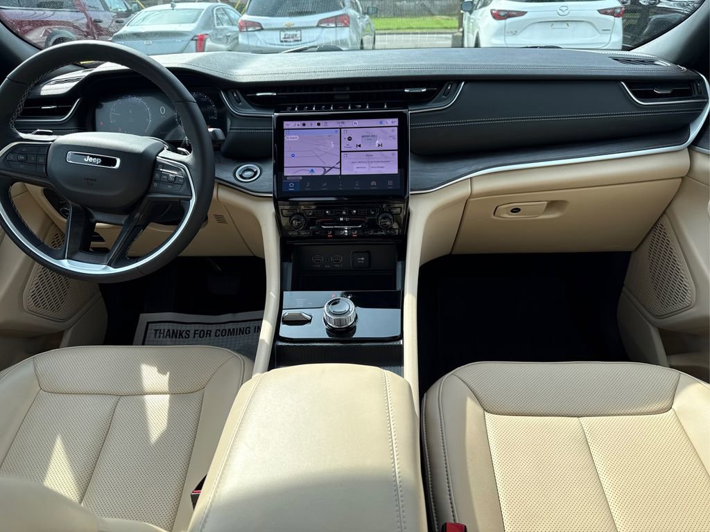 Used 2025 Jeep Grand Cherokee L Limited w/ Luxury Tech Group II image 23