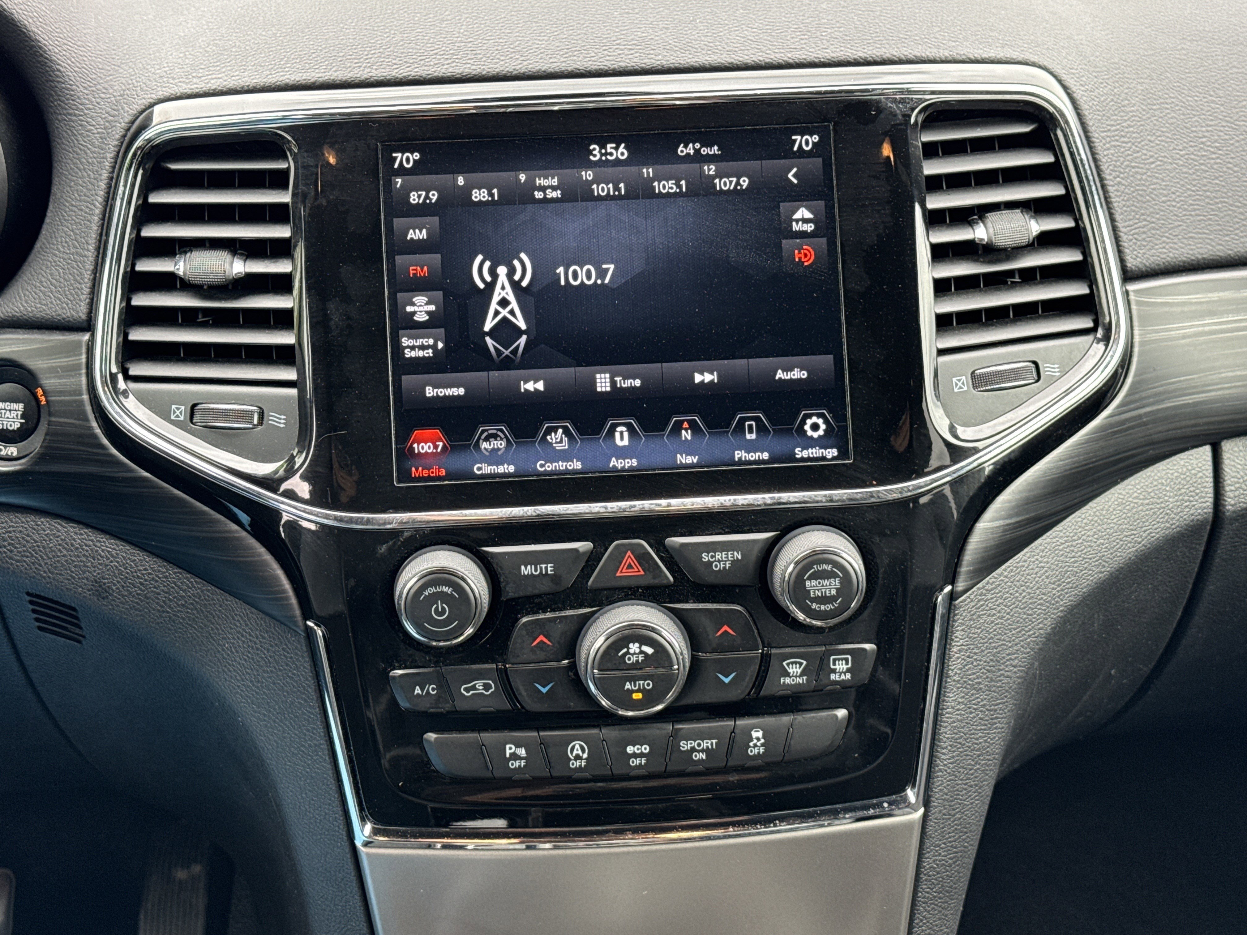 Used 2021 Jeep Grand Cherokee Laredo X image 17