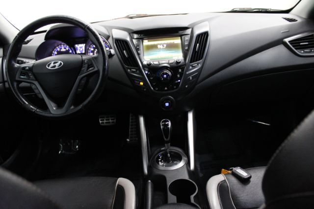 Used 2013 Hyundai Veloster Turbo FWD image 2