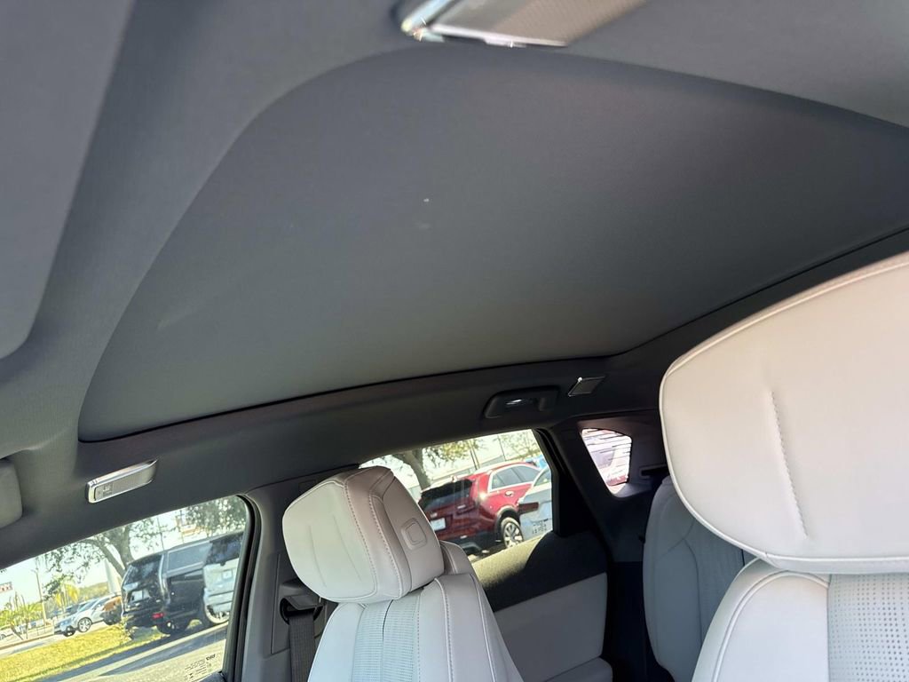 New 2026 Cadillac Optiq Luxury 2 image 31