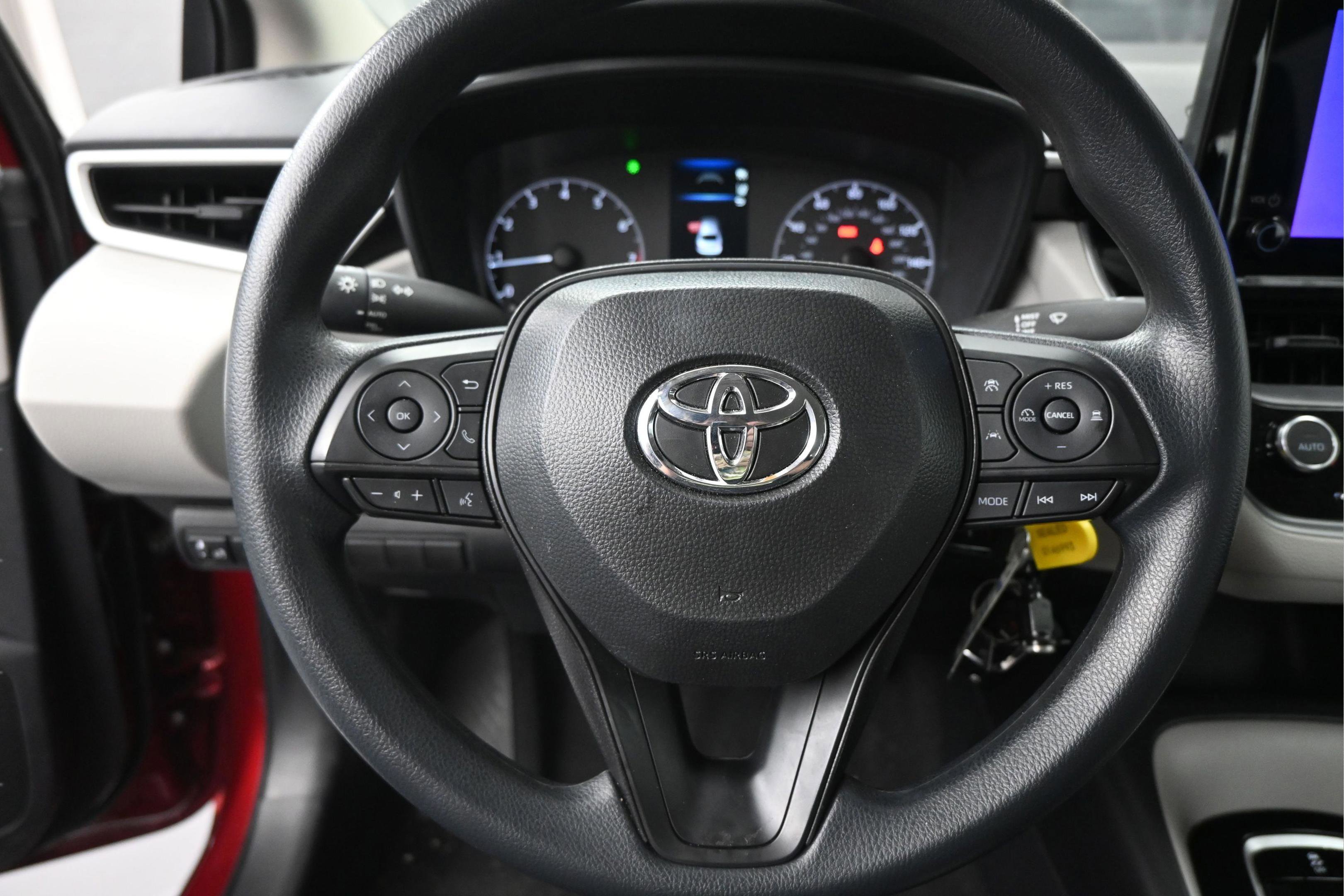 Certified 2025 Toyota Corolla LE FWD image 27