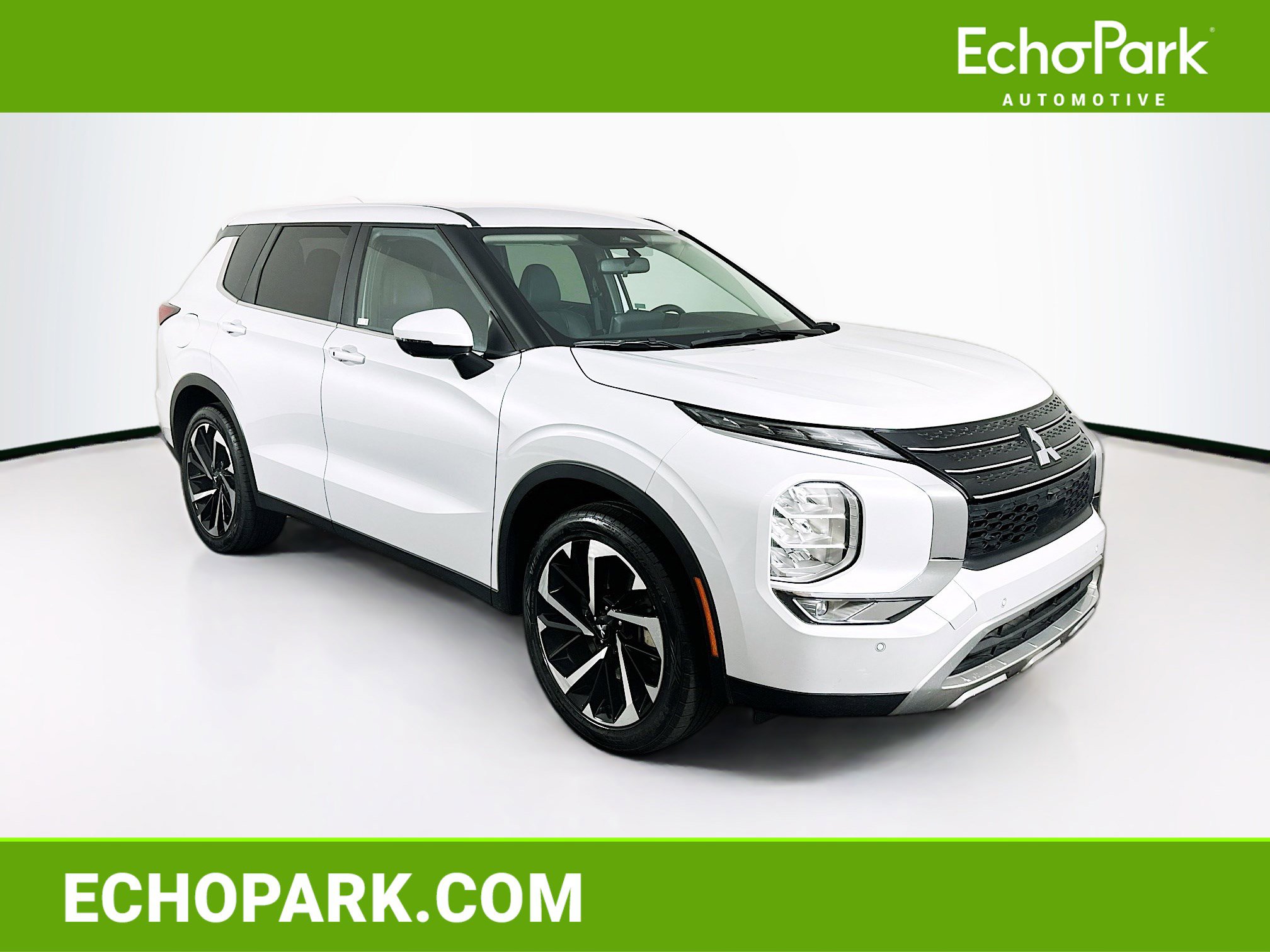 Used 2024 Mitsubishi Outlander SE image 1