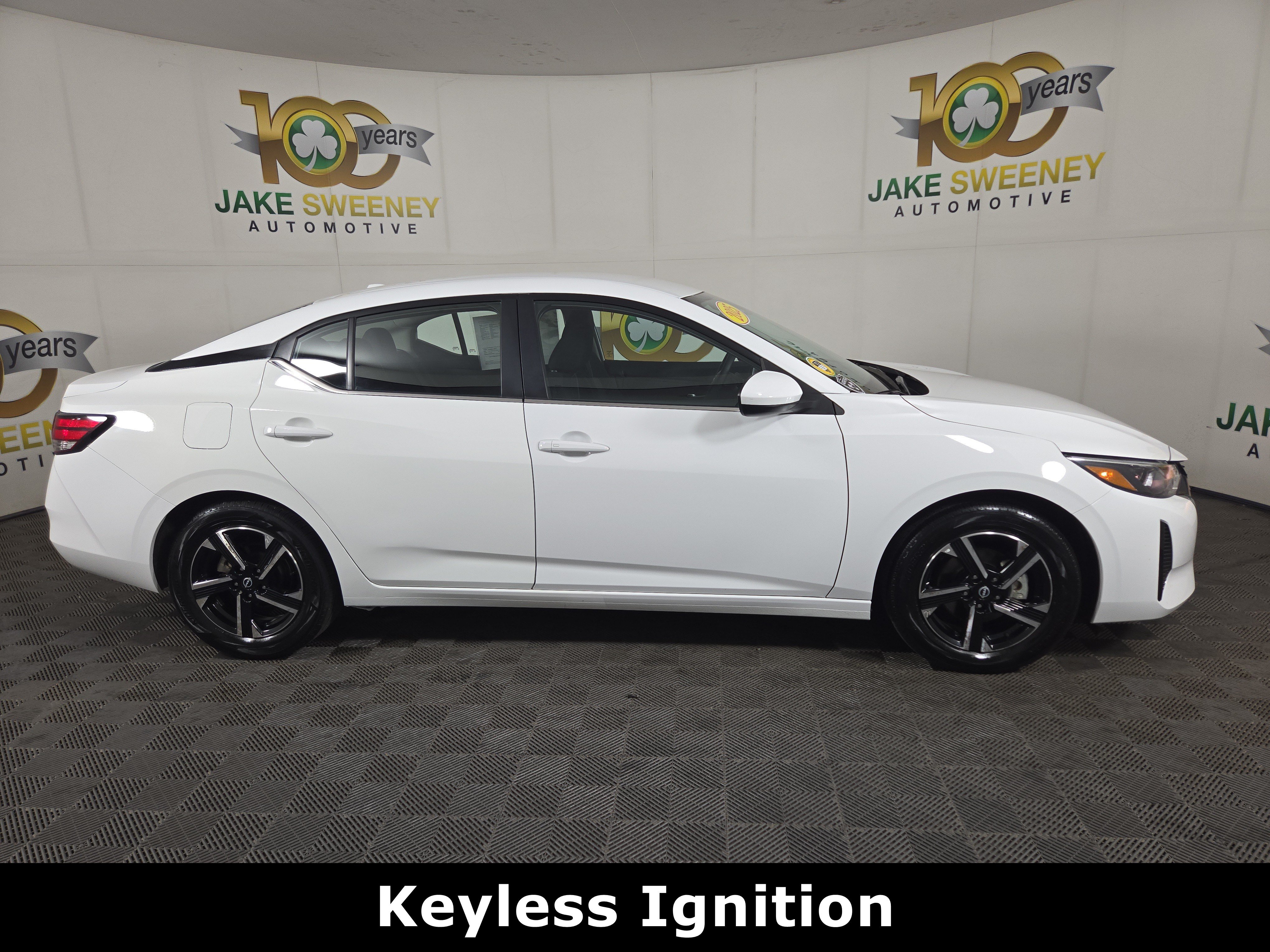 Used 2025 Nissan Sentra SV FWD image 10