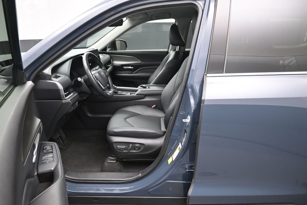 Certified 2024 Toyota Grand Highlander AWD image 9