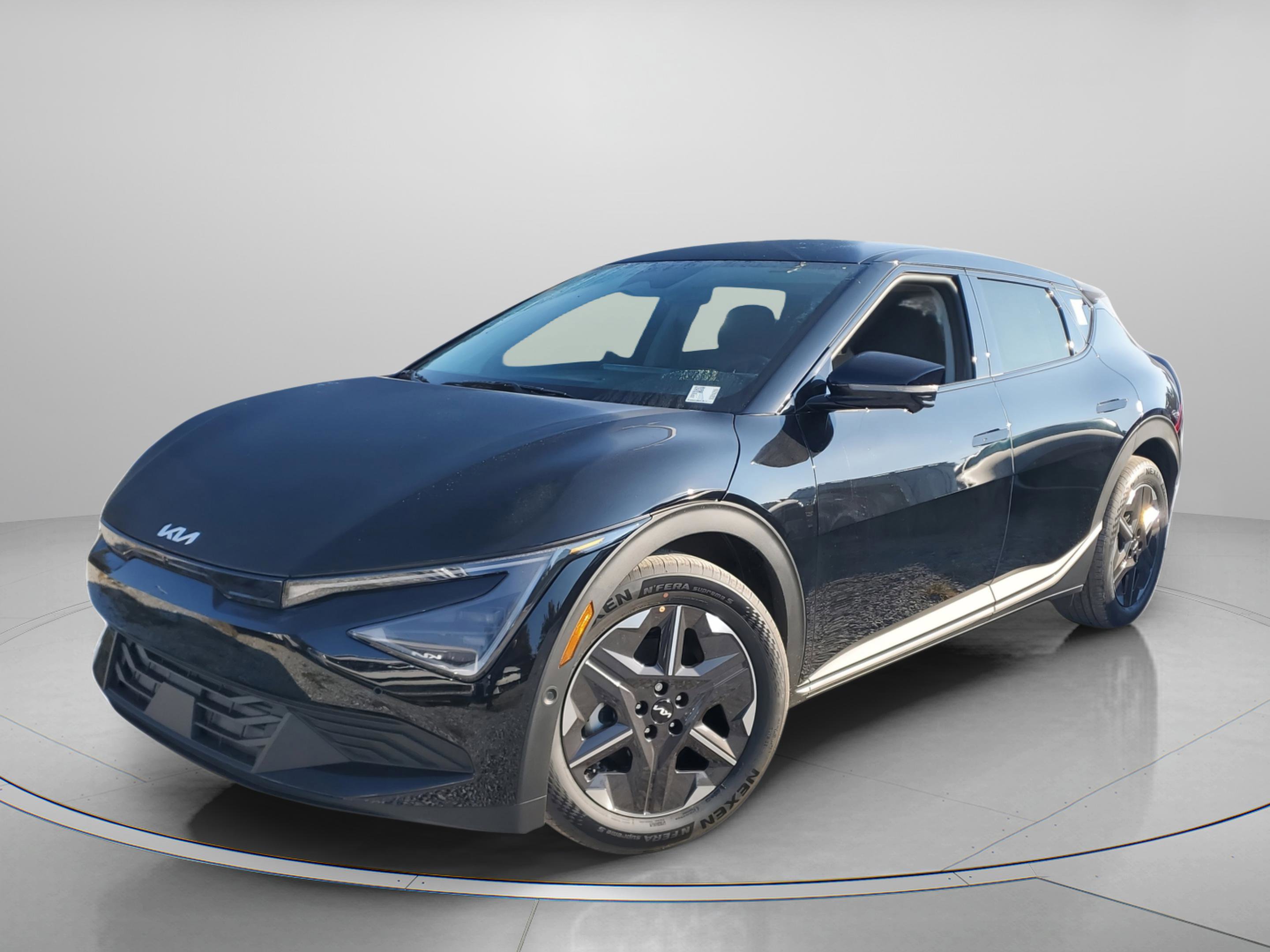 New 2025 Kia EV6 Light w/ Light LR Technology Package image 2