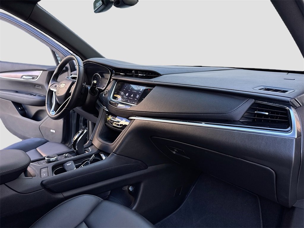 Used 2023 Cadillac XT6 Luxury image 32